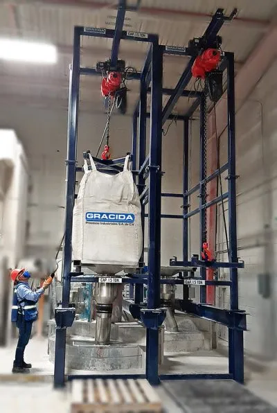 Estación de descarga de supersacos instalada en planta en México