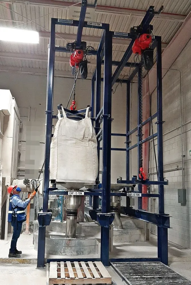 Descargador de supersacos instalado en planta en México