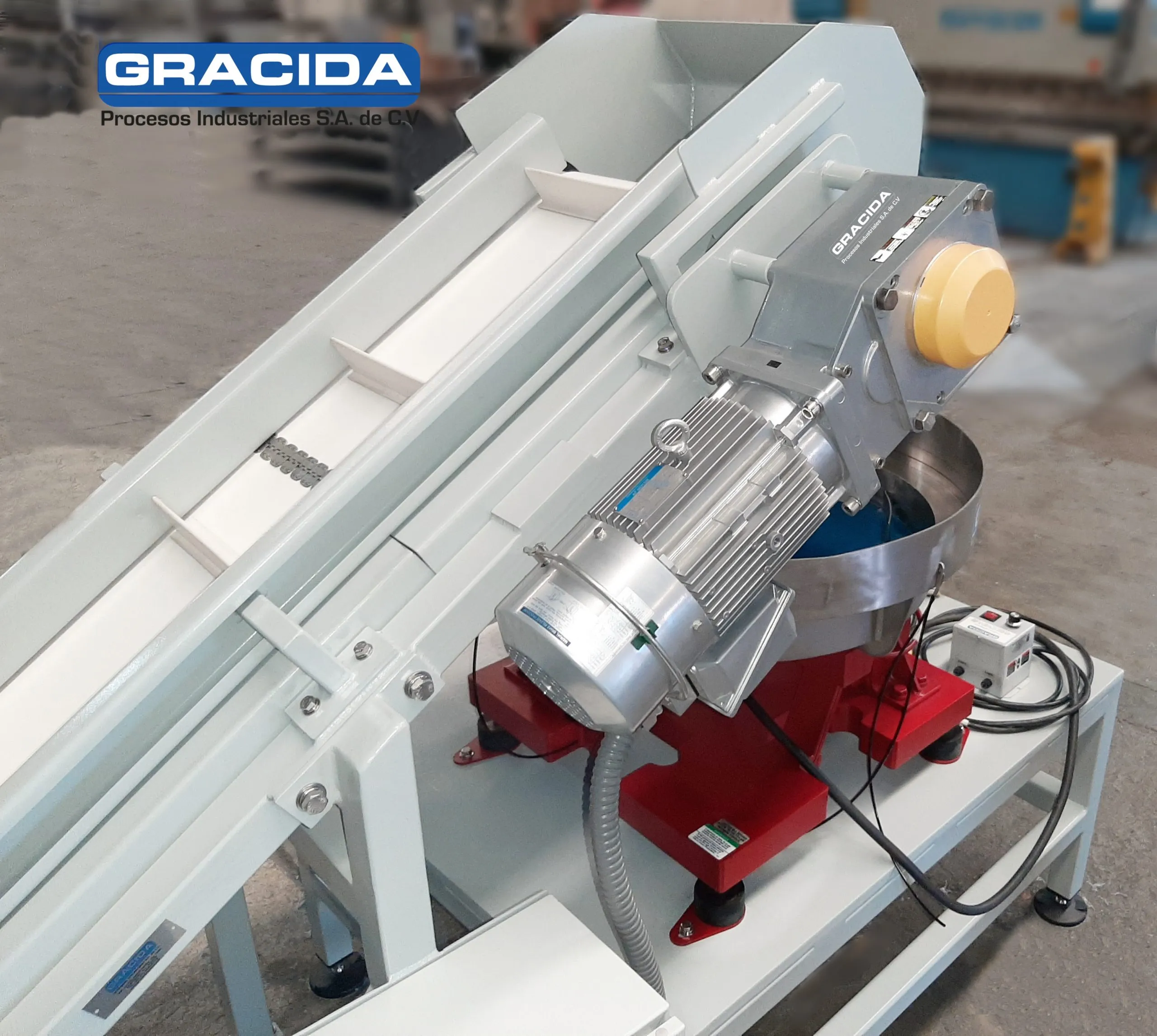 Transporte mecánico tipo elevador para material a granel